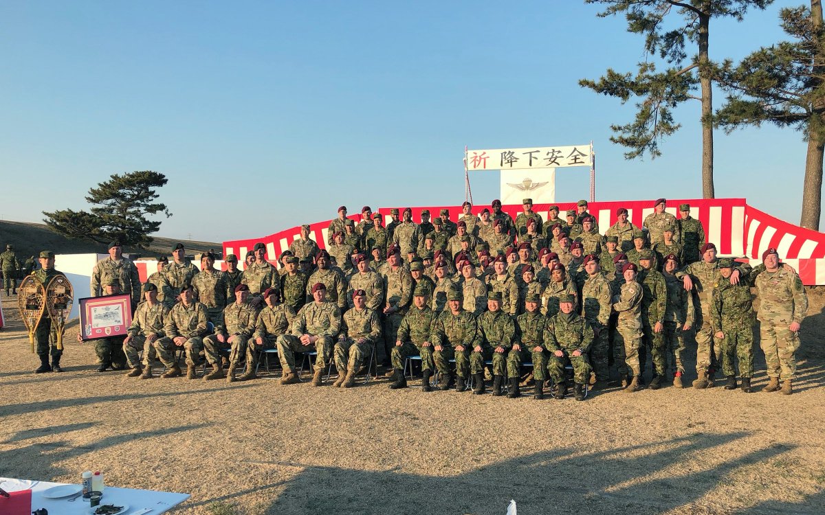 U S Army Japan Pa Twitter U S Army Paratroopers From 1st Battalion 1st Special Forces Group At Torii Station Okinawa Japan And 4th Battalion 25th Infantry Division From U S Army Alaska Following The