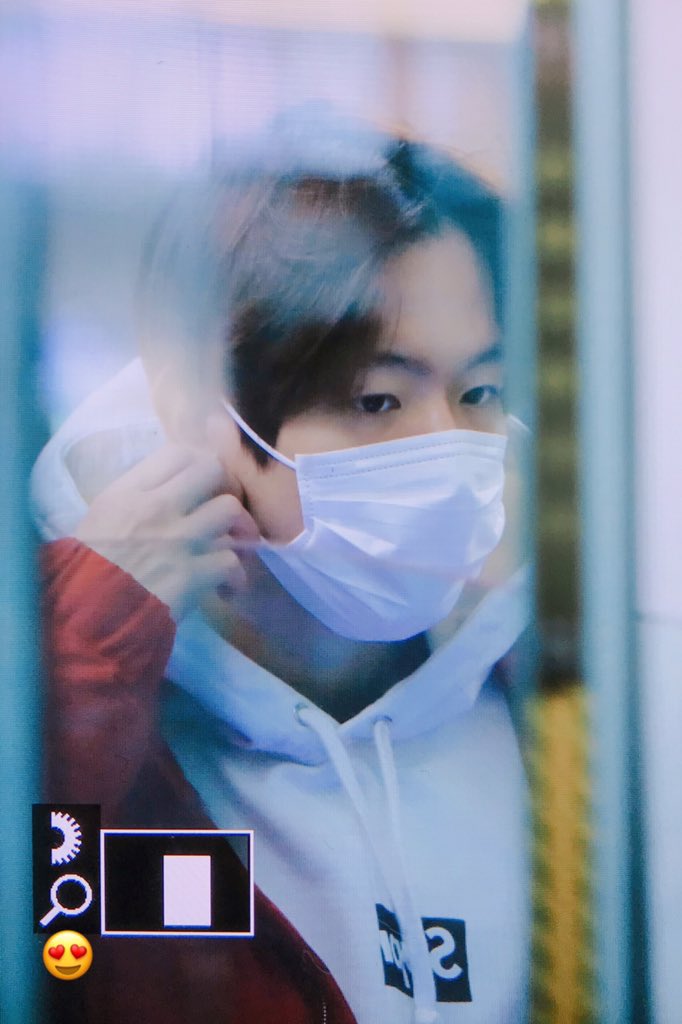 Likeyou_1992's tweet photo. 190116 19년 첫 해외스케듈 파이팅
#백현 #BAEKHYUN #EXO @B_hundred_Hyun https://t.co/NiqdsiMiqA