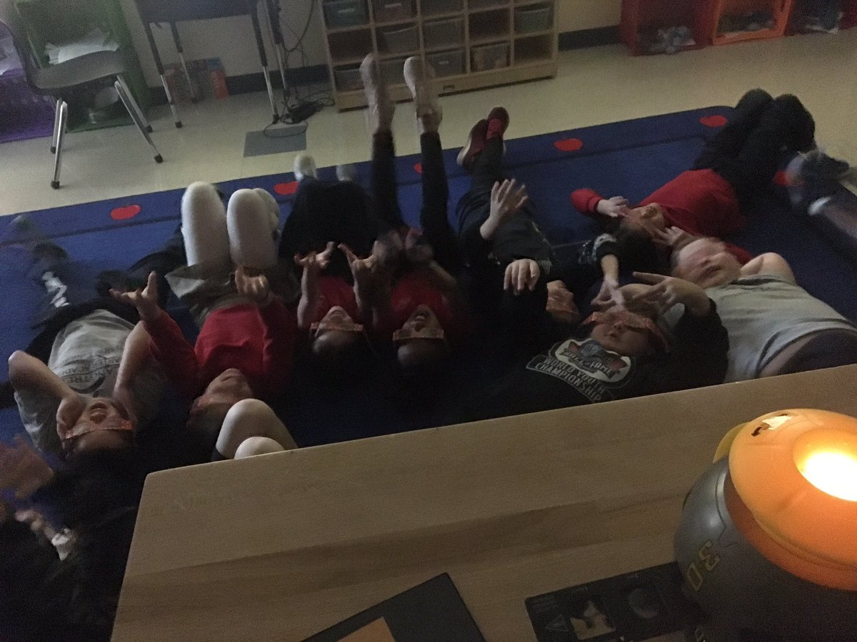 StepNoodles's tweet image. 3D glasses, 1st graders and an indoor planetarium with 3D slides is a fun day of learning! Can’t take them into space, so bringing space to them. #wishIwasMissFrizzle #sciencelabRULES @LangtreeCharter