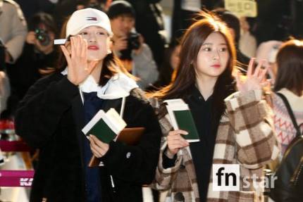 AnYujin_Intl's tweet photo. 190116 [PRESS] An Yujin at GMP airport heading to Japan
#ANYUJIN #안유진 #アンユジン #IZONE #아이즈원 https://t.co/EpC58tr357