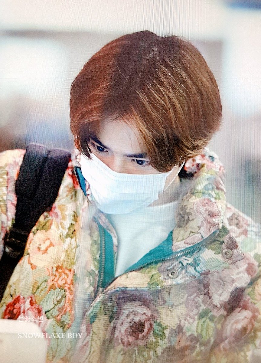 snowflake_boy's tweet photo. 190116 ICN #수호 #준면 #SUHO

자동출입국 왜 준면이 인식 제대로 안 해조요...? 아~ 준면이가 요정이라 인식이 안되는거구나~ 🧚‍♂️ https://t.co/I8Na5aERjM