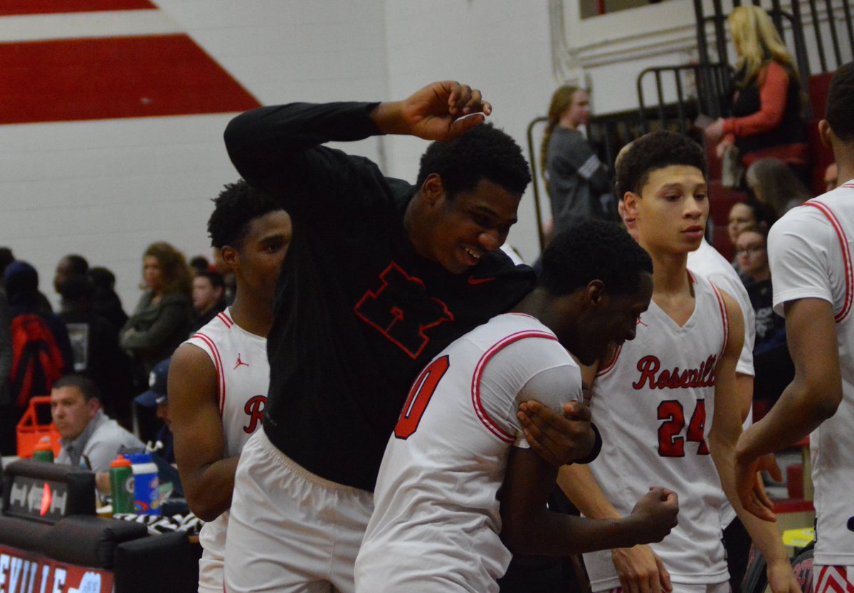 statechampsmich's tweet photo. BOYS BASKETBALL: @RHSBasketball1 knocks off No. 7-ranked @Dakota_Bball to tie up @MACSports1986 Red title chase >> https://t.co/RdYoiBBhgd

@Dakota_Cougars @RHS_Panthers  @coach_niz @lazell24judge @clutch__j @313tell5 @tndo_05 @Espnzae_3 @deshaunwright13 https://t.co/jD0YSkQRjq