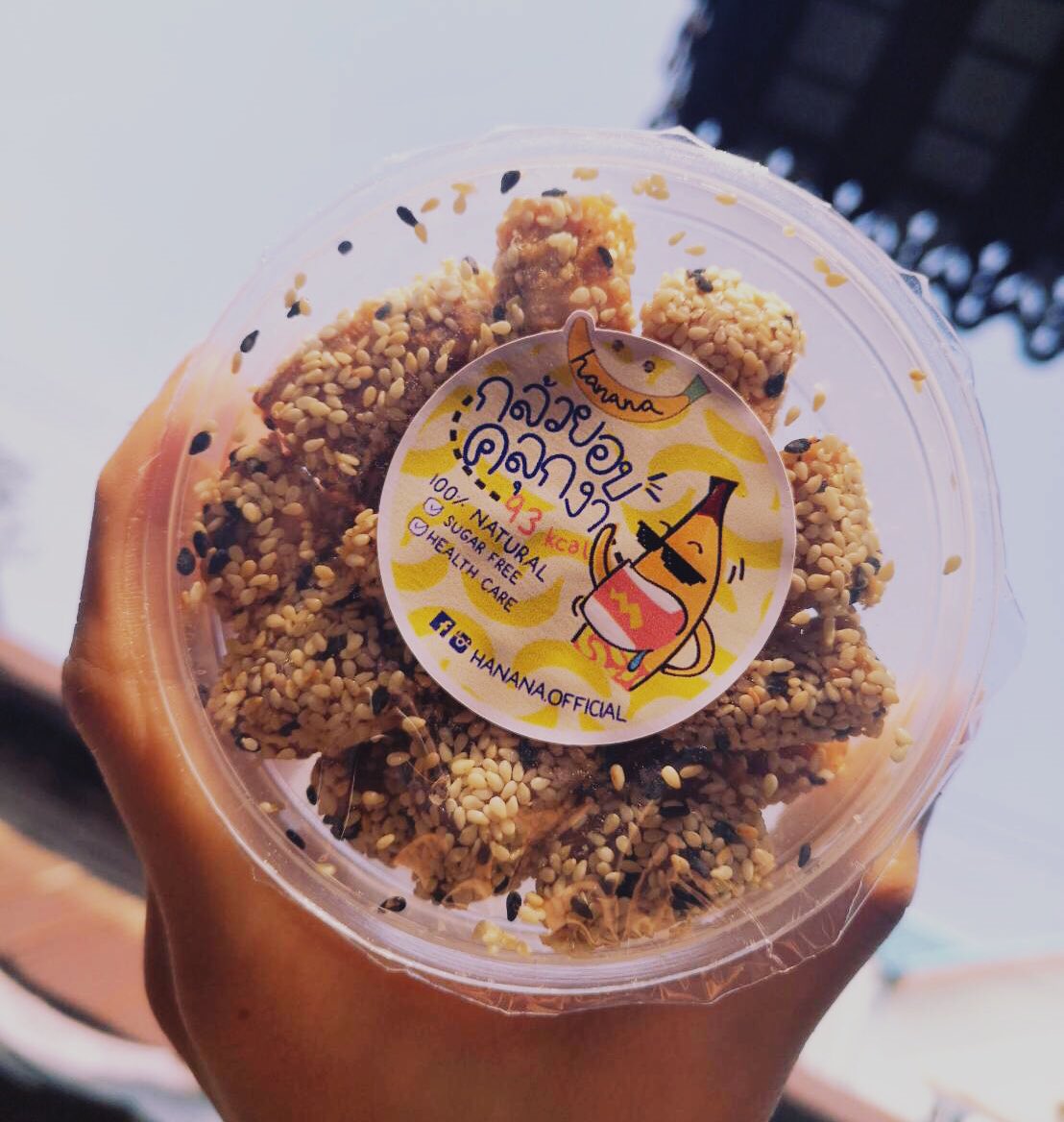 HananaOfficial's tweet photo. มีขนมมานำเสนอ 💁🏻‍♀️
กล้วยอบมินิคลุกงา ธรรมชาติ100% และ healthy เวอร์ เคี้ยวเล่นหนึบหนับหรือจะอุ่นก็ฟินนน🍌 คือใครติดขนมแต่กลัวอ้วนต้องลองตัวนี้! ละคือ 93 Kcal กินได้ไม่รู้สึกผิด 😋😋😋
จัดส่งทั่วประเทศน้าา https://t.co/eYgjtm36i3