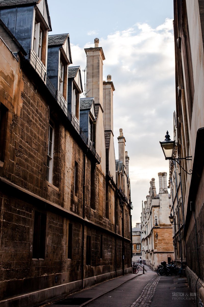 Architectural wanders/wonders in #Oxford and #Bath - finally onto the #England portion of my #travelblog photos and honestly, it felt like walking straight into my childhood fantasies 😭✨ http://bit.ly/OXFORDSR