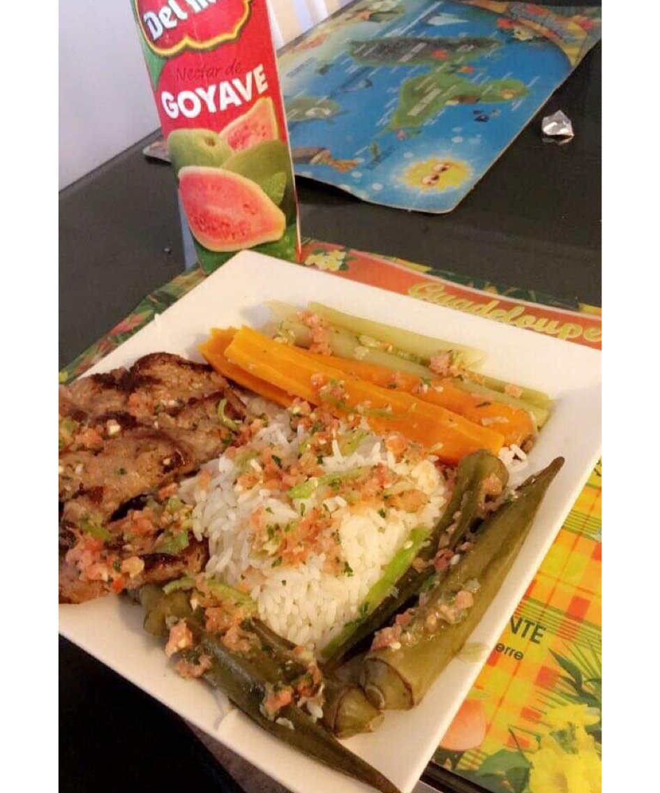 CTC_CONNECT's tweet image. Banane Jaune, riz, poulet et sauce créole 😋🌟
#local #food #cooking #creolefood #healthy #guadeloupe #ctcconnect