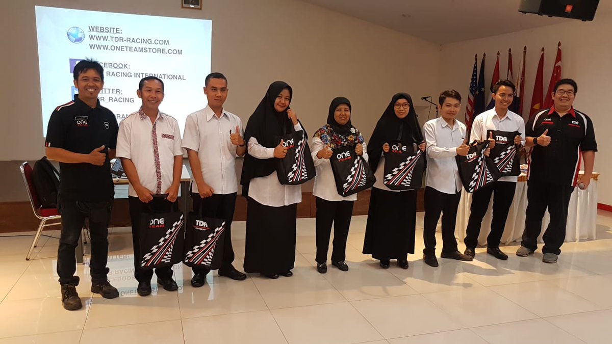 TDR_RACING's tweet photo. Visitation from Industri SMK Cijangkar, Tasikmalaya on Jan 16th, 2019 at TDR Technology Center.
#TdrOneTeam #HighPerformancePeople #EmpoweringHighPerformance https://t.co/fI1J5iCunB