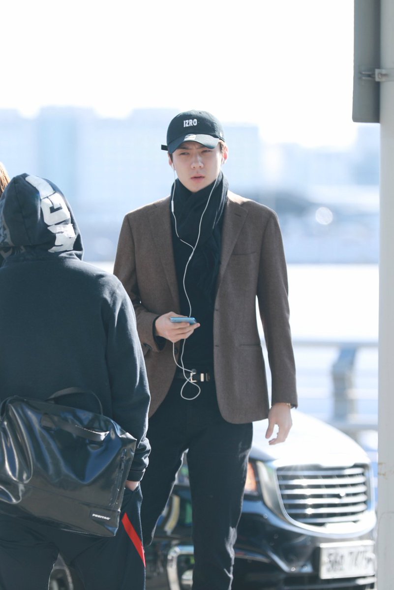 ยอดกวีแอ๊วพี่ฮุน~ tweet media