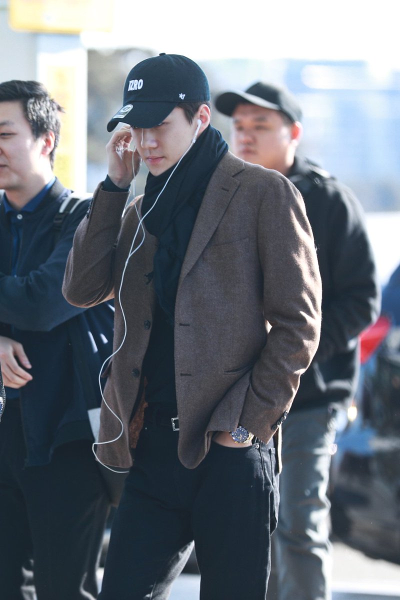ยอดกวีแอ๊วพี่ฮุน~ tweet media