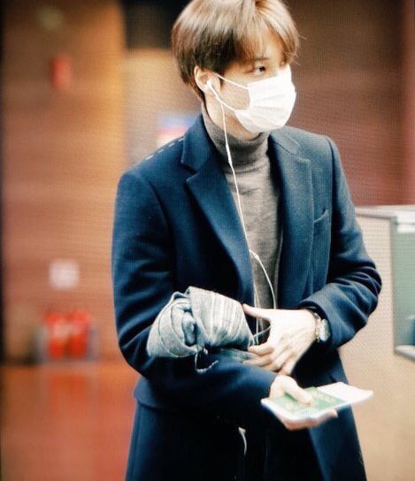 byunickai's tweet photo. He’s a prince charming, Indeed. 😍😍😍💙💙💙🐻🐻
@weareoneEXO #EXO #HappinessWithKai https://t.co/ueG7mXY88W