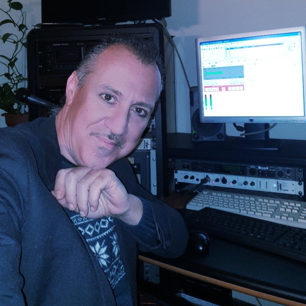 Oggi impegnato nelle registrazioni da mandare in onda durante le notti. Domani in diretta dalle 12 alle 15 su #Rai #Isoradio
