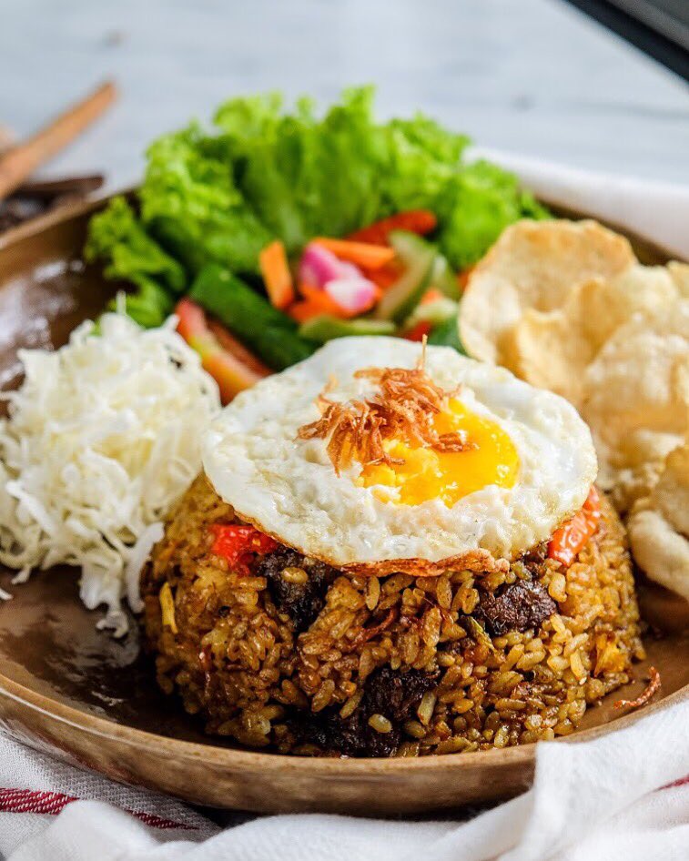 A carbs day will make your grumpy away!

NASI GORENG GULAI

Enjoy a 20% Discount.
Everyday 11AM - 3PM.

The IMMIGRANT Dining Room
021-29923125 / 081585601100