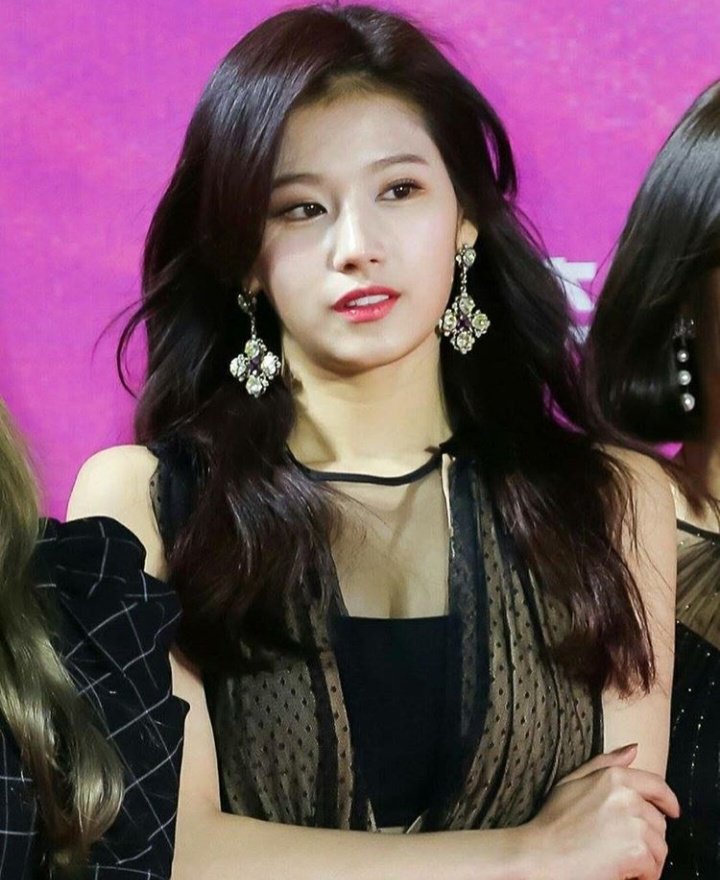 hoping for Sana's vlive and ask her what did she do in her vacation?.😅
.
.
.
anyways her eyes is just... I can't take it if she stares me like that.😍😍
#twice #sana #twicesana #minatozakisana