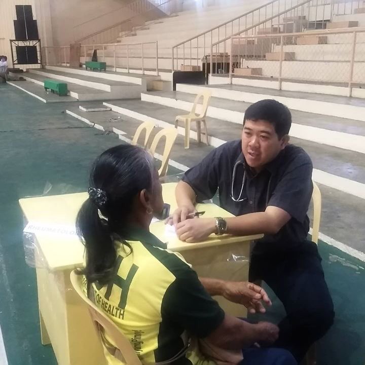 psorphil's tweet photo. Thank you Dr. Joseph Patricio of Philippine Rheumatology Association for your help.

#PSOserious #PSAserious #ShowPSO
#PsoriasisCaravan #PsoriasisAdvocacy
#Philippines #psoriasis https://t.co/7P7DvRRDOy