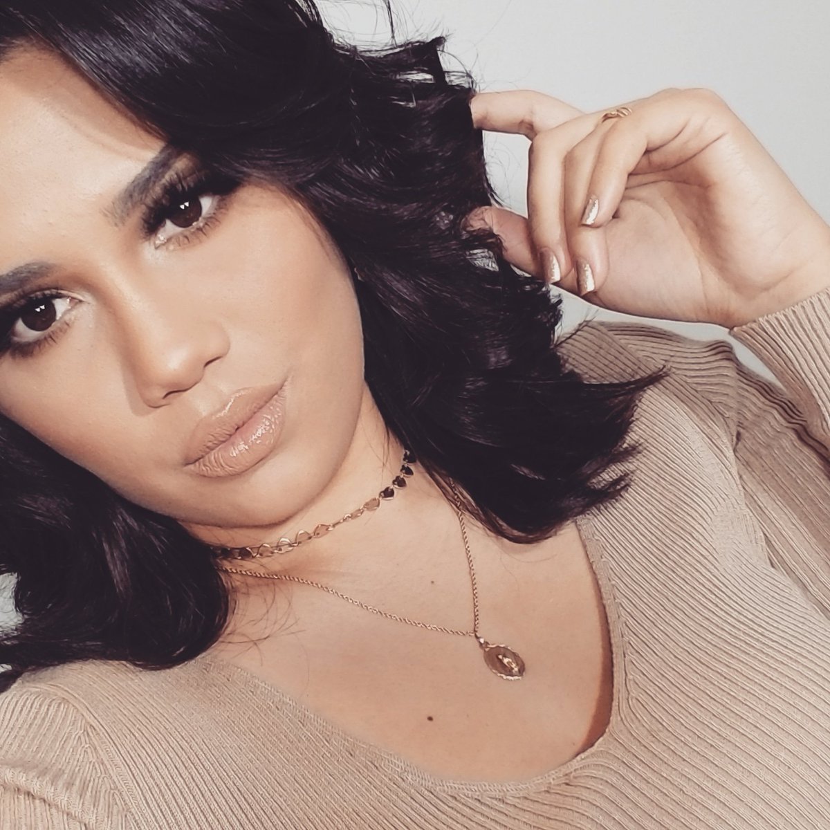 Brown sugar 👅🖤🍮🍯 #brownsugars #browneyes #latina #mexican #makeup #mua #makeupartist #love #golden #baddieblashes #profusion #maybelline #nyx #lagirl #morphe #urbandecay #anastasiabeverlyhills #milani #loreal