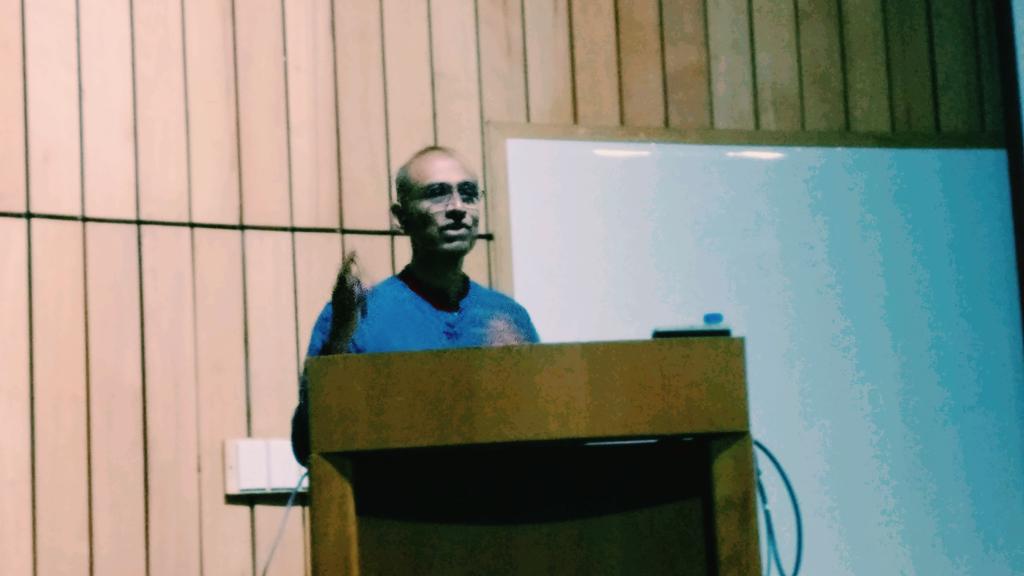 SiddhrthKnkaria's tweet photo. Wednesday mornings at @NCBS_Bangalore - Prof. Venkatraman Ramakrishnan discussing some fascinating findings in #translational #termination using #CryoEM &amp; other novel technologies!

Liked the bits about #StopCodons effectively using 4 (&amp; not 3) nts &amp; termination as a #NAND gate! https://t.co/vmBtpLM8SE
