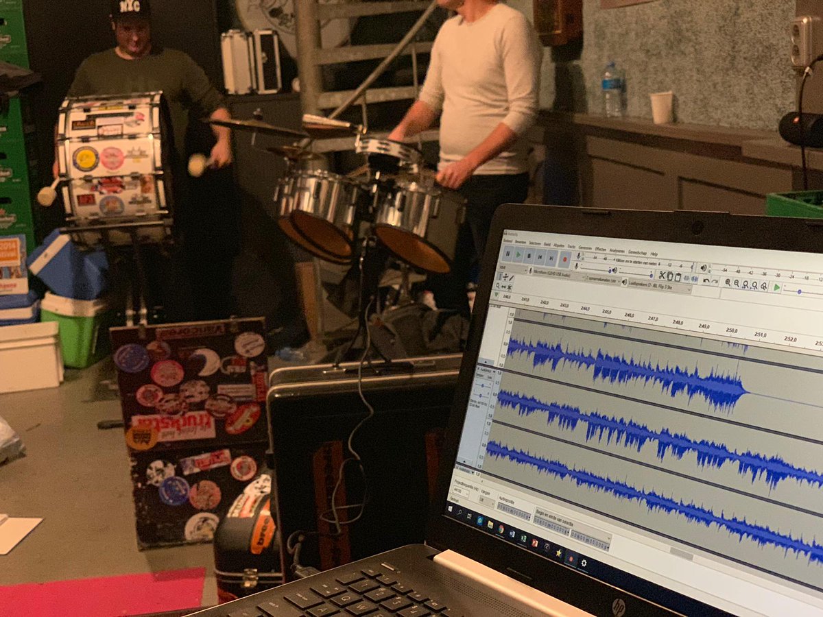 Gister tijdens de repetitie opnames gemaakt voor <a href="/100pnl/">100% NL</a>! raad jij het nummer? Luister en maak kans! #radio #100%NL #100%Útlopers