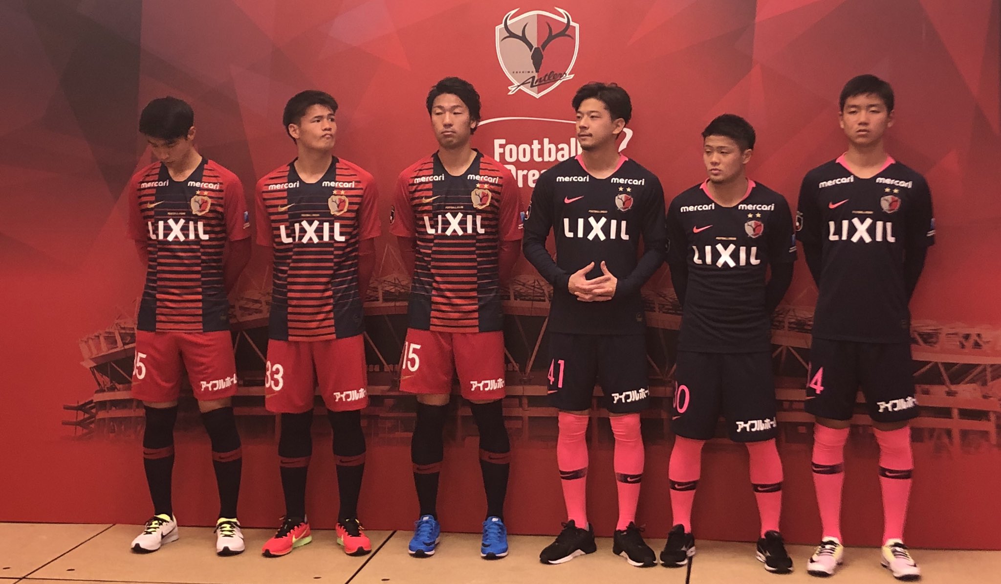 スポニチ サッカー取材班 Na Twitter 鹿島アントラーズ 19年シーズン新体制発表 佐々木翔悟 35 関川郁万 33 伊藤翔 15 白崎凌兵 41 名古新太郎 30 有馬幸太郎 34 T Co W8whsql7iq Twitter