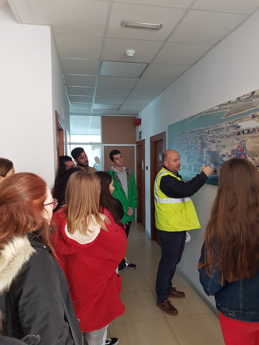 MarketTeacher's tweet photo. Aprendemos a gestionar contenedores gracias a @noatum y D. Jose Luis Peñas #Malaga @borja_cia @Carlosare1CIA @JuanRomero_79 @mariajesuscha @paloma1cia @EEspigares @J_A_Mata @FP_nra22 @NL_CIA https://t.co/ilJOdN59eR