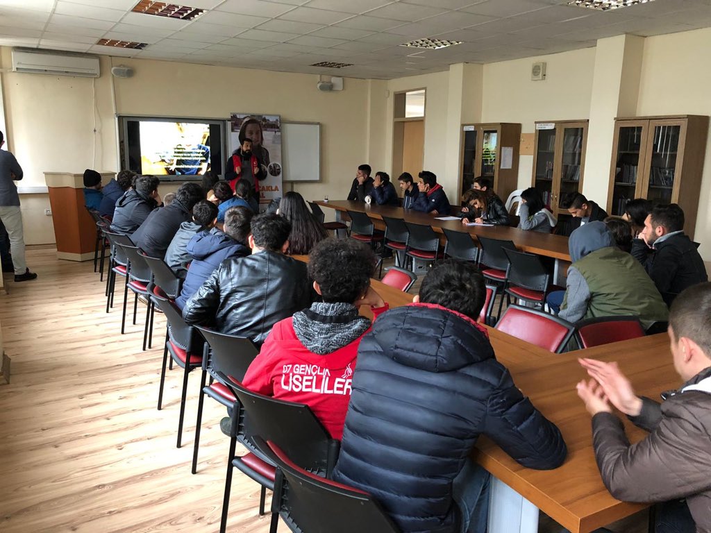 AntalyaSayad's tweet photo. Kızılelma ekibi ve eğitim birimi okullarından Baraj mesleki ve teknik Anadolu lisesinde yapılan pdr çalışmasından fotoğraflarımız #Saglıcaklakal https://t.co/43u0mIwiWf