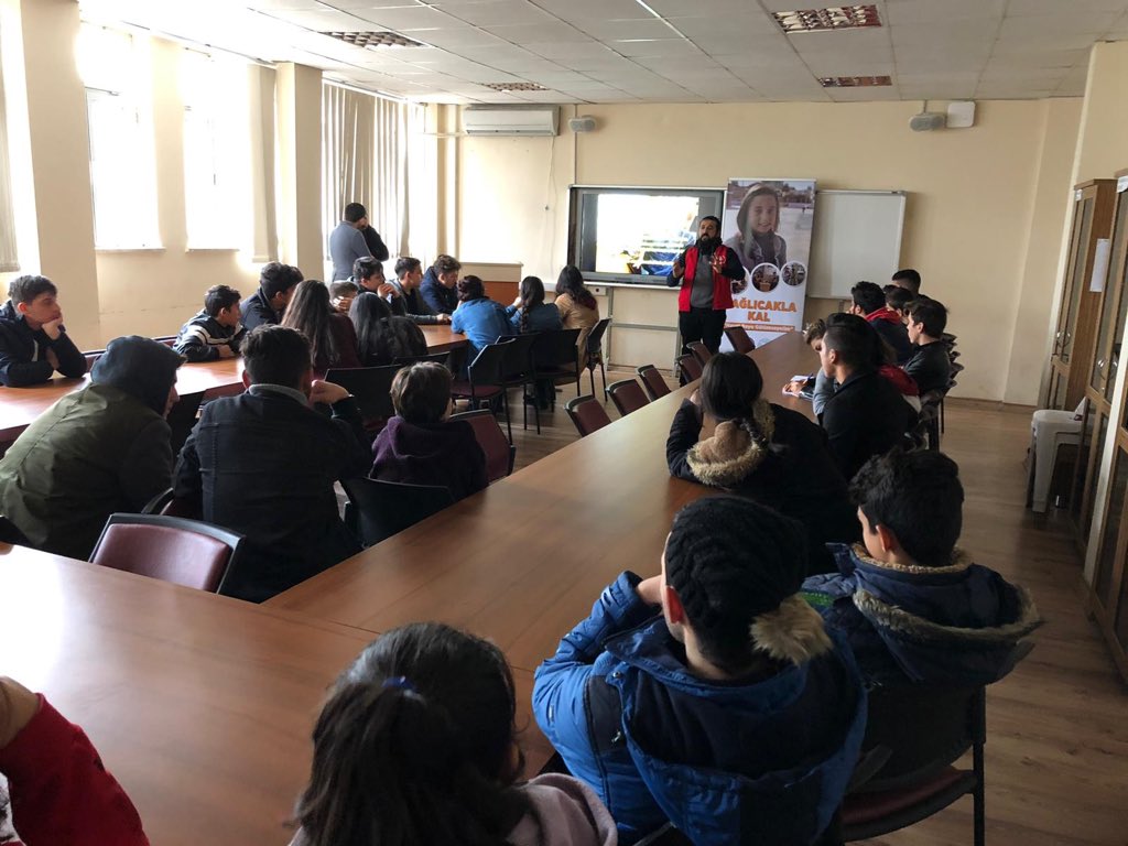 AntalyaSayad's tweet photo. Kızılelma ekibi ve eğitim birimi okullarından Baraj mesleki ve teknik Anadolu lisesinde yapılan pdr çalışmasından fotoğraflarımız #Saglıcaklakal https://t.co/43u0mIwiWf