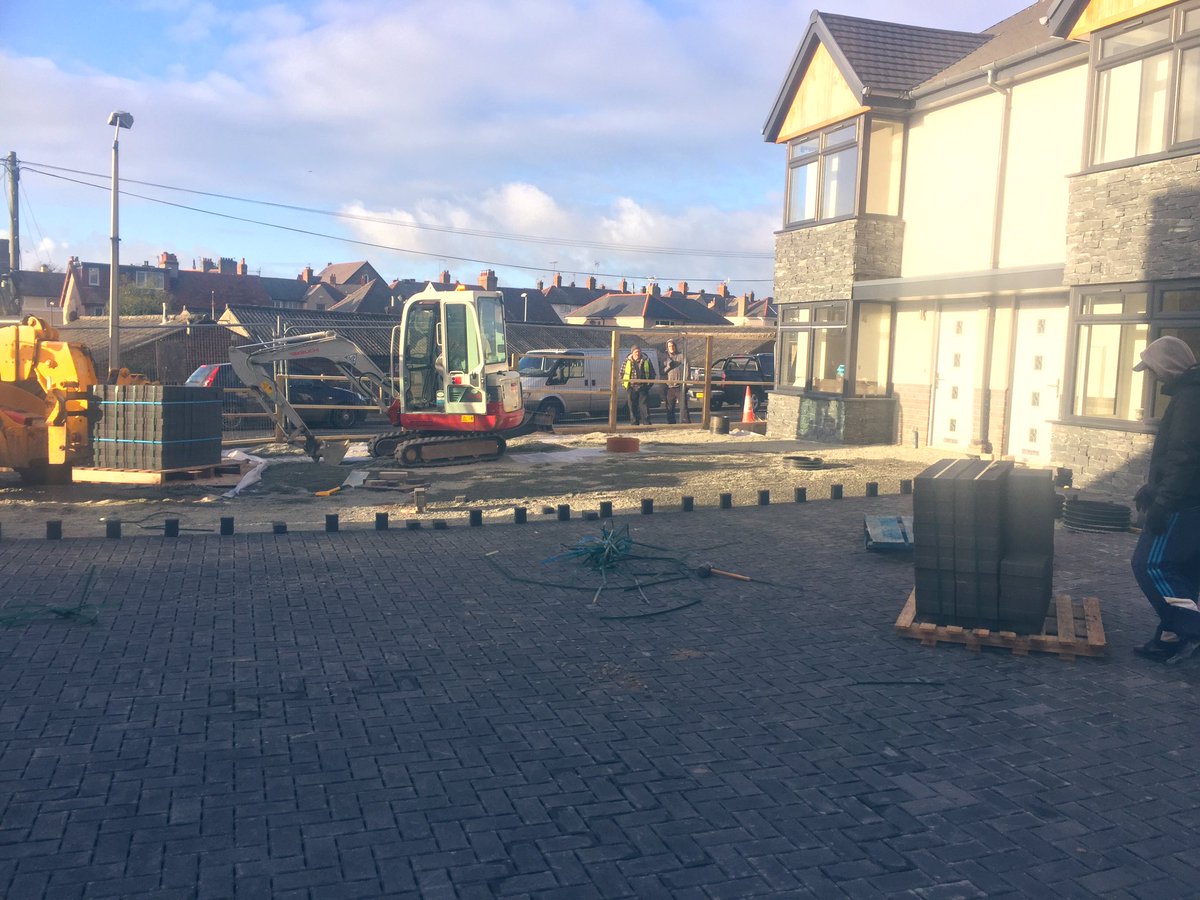 OakingDev's tweet photo. Block paving almost complete on our development in Llandudno Junction! Completion is looming look out for further update! #Development #NorthWales #Llandudnojunction #FirstTimeBuyer #NewHomes https://t.co/zAeP0qieHL