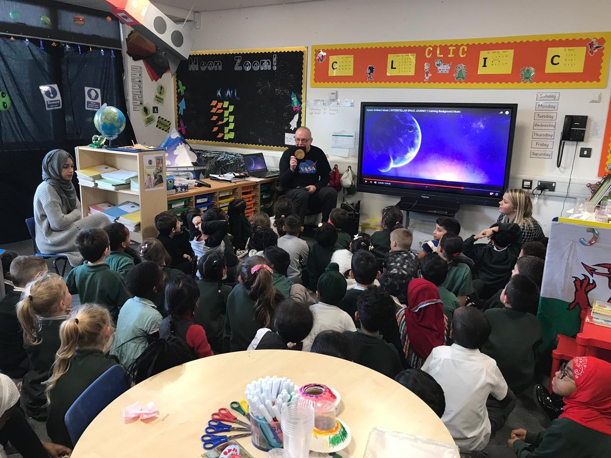 Wow! What an amazing visit from Andy Astronaut! He taught us loads of new facts about space! 🚀👨‍🚀👩‍🚀#excitinglearning @Cornerstonesedu  @NASA