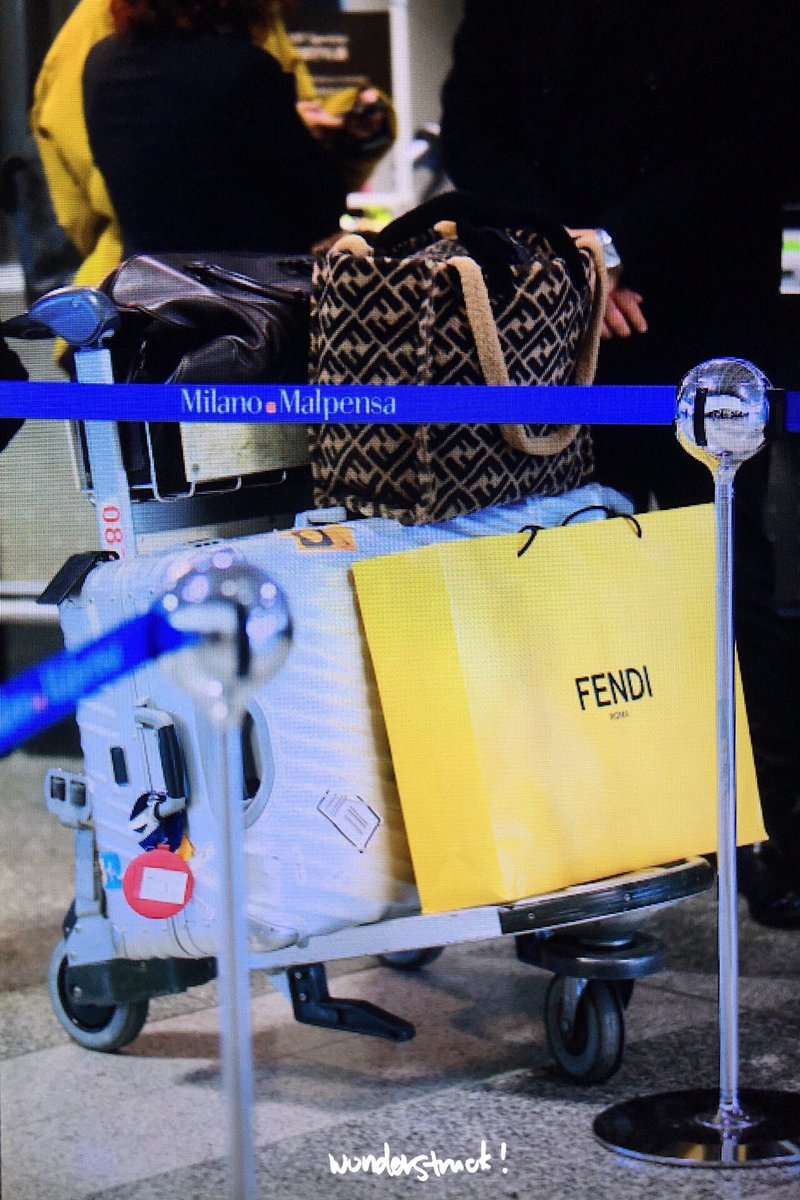 190116 MXP 🛫️
<a href="/JacksonWang852/">Jackson Wang</a> 

Ciao Milano 👋

#GOT7⁠⁠⁠ ⁠⁠#JacksonWang #갓세븐⁠⁠⁠⁠ #잭슨 #王嘉爾 #王嘉尔 #FendiManInMilan