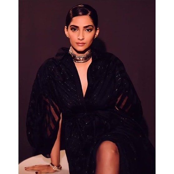 blogsbar's tweet photo. Stunning sonam

#sonamkapoor #tuesdaymotivation #tuesdayselfie #instastyle #instagood #Bollywood #entertainement #trending #good #beautiful #blogsbar
#Toofan #10yearchallege https://t.co/7DmTrlMQD9