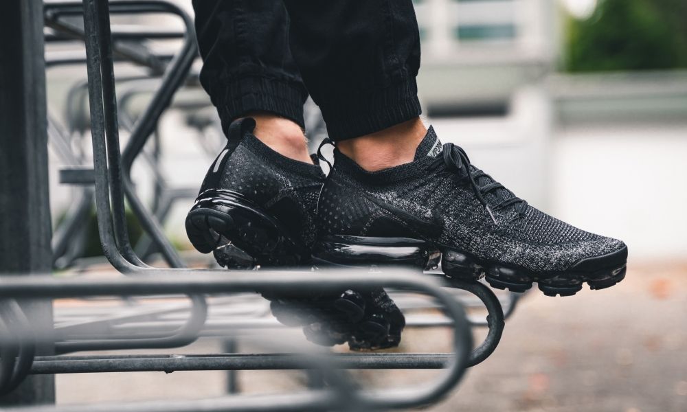 vapormax flyknit 2 black on feet