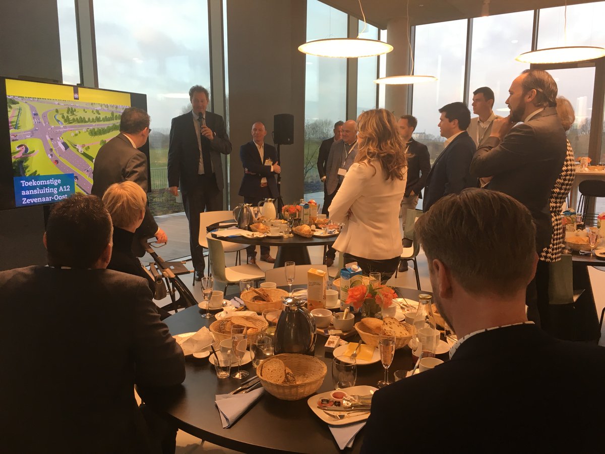 7PoortZevenaar's tweet photo. Gister onthulde commissaris van de Koning, Clemens Cornielje een impressie van de toekomstige aansluiting #Zevenaar-Oost. Lees hier meer: https://t.co/FMLlay0uSq. https://t.co/uAbNp5OJhx