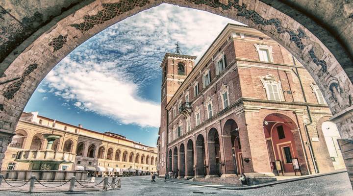 10 cose da fare e vedere a #Fabriano, Città della Carta e Città Creativa #Unesco immersa nel verde del Parco Naturale Regionale Gola della Rossa e di Frasassi.
⬇️
destinazionemarche.it/10-cose-da-far…

<a href="/FabrianoTurismo/">Fabriano Turismo</a>
#destinazionemarche #marche #ilikeitaly