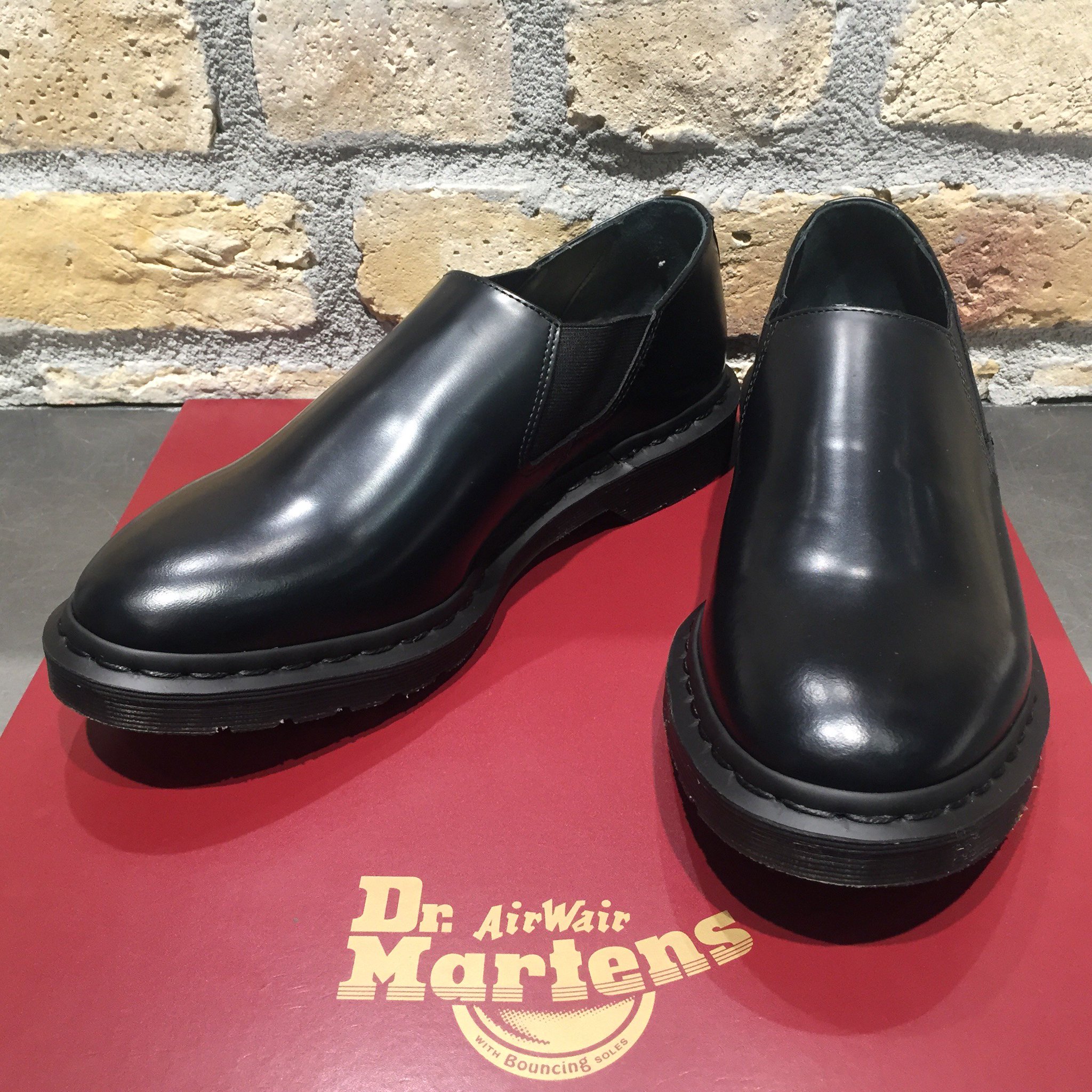 Dr.Martens 平塚 on Twitter: "【MUST HAVE】 大人気だったローカットのチェルシーブーツが帰ってきました