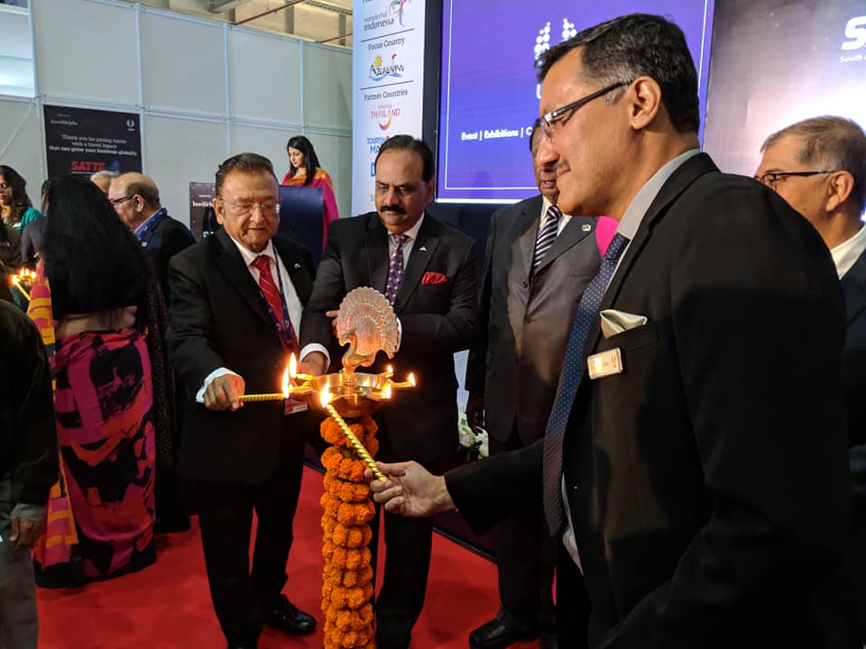 DReporterIndia's tweet photo. The traditional lighting of the lamp ceremony by dignitaries to mark the opening of the 26th edition of #SATTE2019. Visit us today! #Travel #Tourism #Expo #SeeYouThere #OfficialMediaPartner #DestinationReporterIndia https://t.co/5F8Z2YouGq