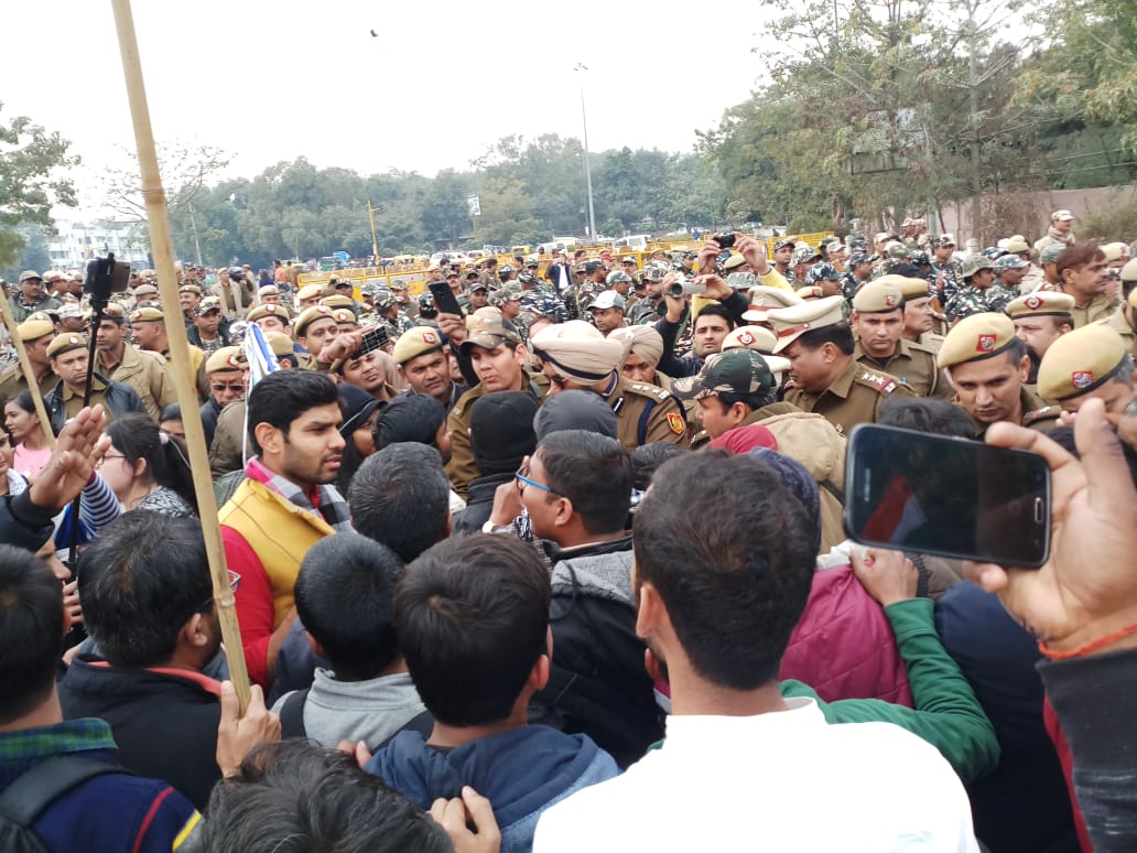 HEMU1912's tweet photo. @rpsinghkhalsa @mssirsa @RahulGandhi @ANI Sir upsc aspirants r demanding compensatory attempts in civil service exam. 16 days of hunger strike followed by yesterday march
Only option left now is to indulge in violence burn property.
Its govt call they should meet our demand asap or get ready for desperate measures https://t.co/WR5dItqCGb