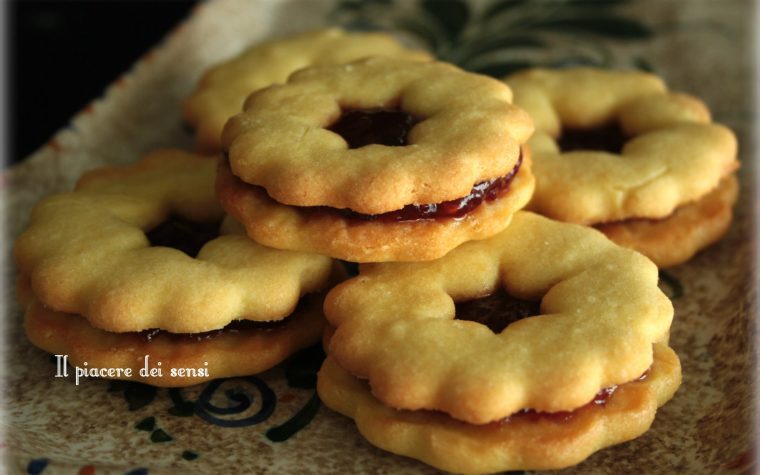 PaolaPepeblog's tweet photo. Biscotti di frolla con confettura ai frutti di bosco
https://t.co/eKURnJXF5y #16gennaio #RecipeOfTheDay #recipe #ricetta #biscotti #buongiorno #bonjour #colazione #breakfast https://t.co/EqIpU16Riz