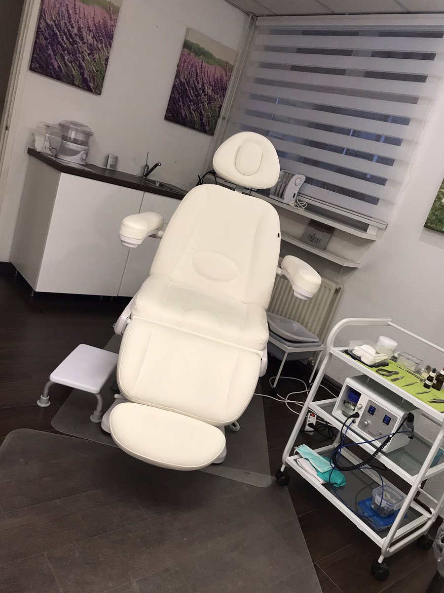 kortbloem's tweet photo. Woensdag dingen! Werken in Veldhoven, zeelst. #pedicure #schoonheid #werk #work #woensdagdingen https://t.co/qoroIB8Ceh