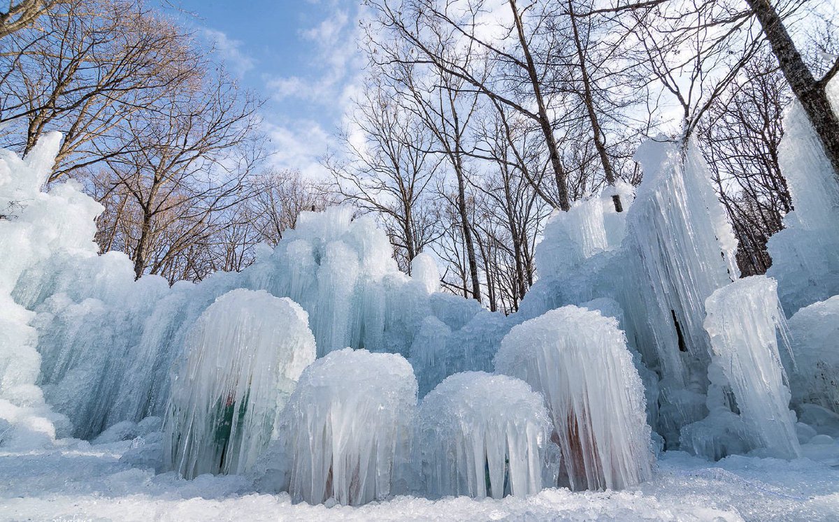 VisitLuoyang's tweet photo. These days are the most beautiful day of the year in the Baiyun Mountain! It has immediately become crystal clear ice when the cold air arrives. https://t.co/tFx5T7cFDl