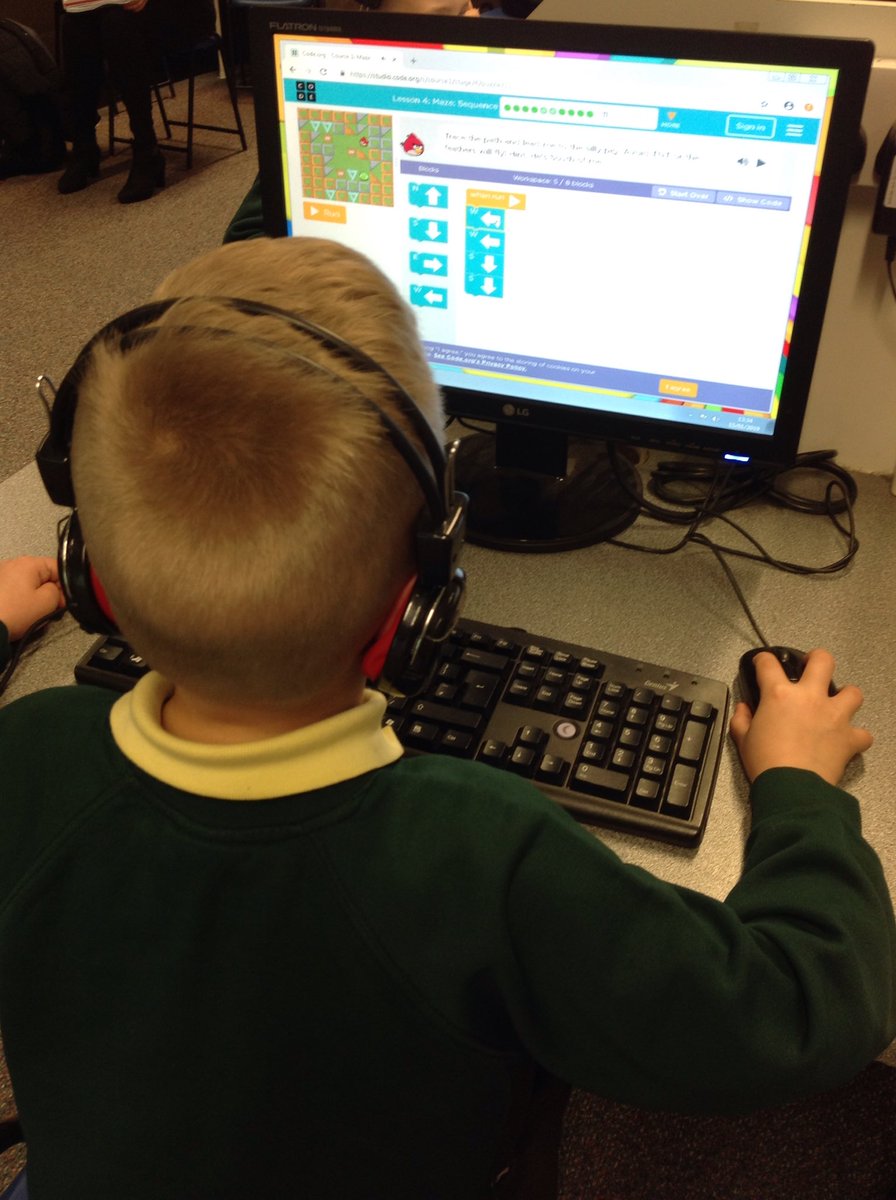 MissSkelly3S's tweet photo. We're becoming super coders! We've been creating our own algorithms to make objects move correctly. #computing #codersofthefuture @MGPAcademy https://t.co/ern2QxTnGh