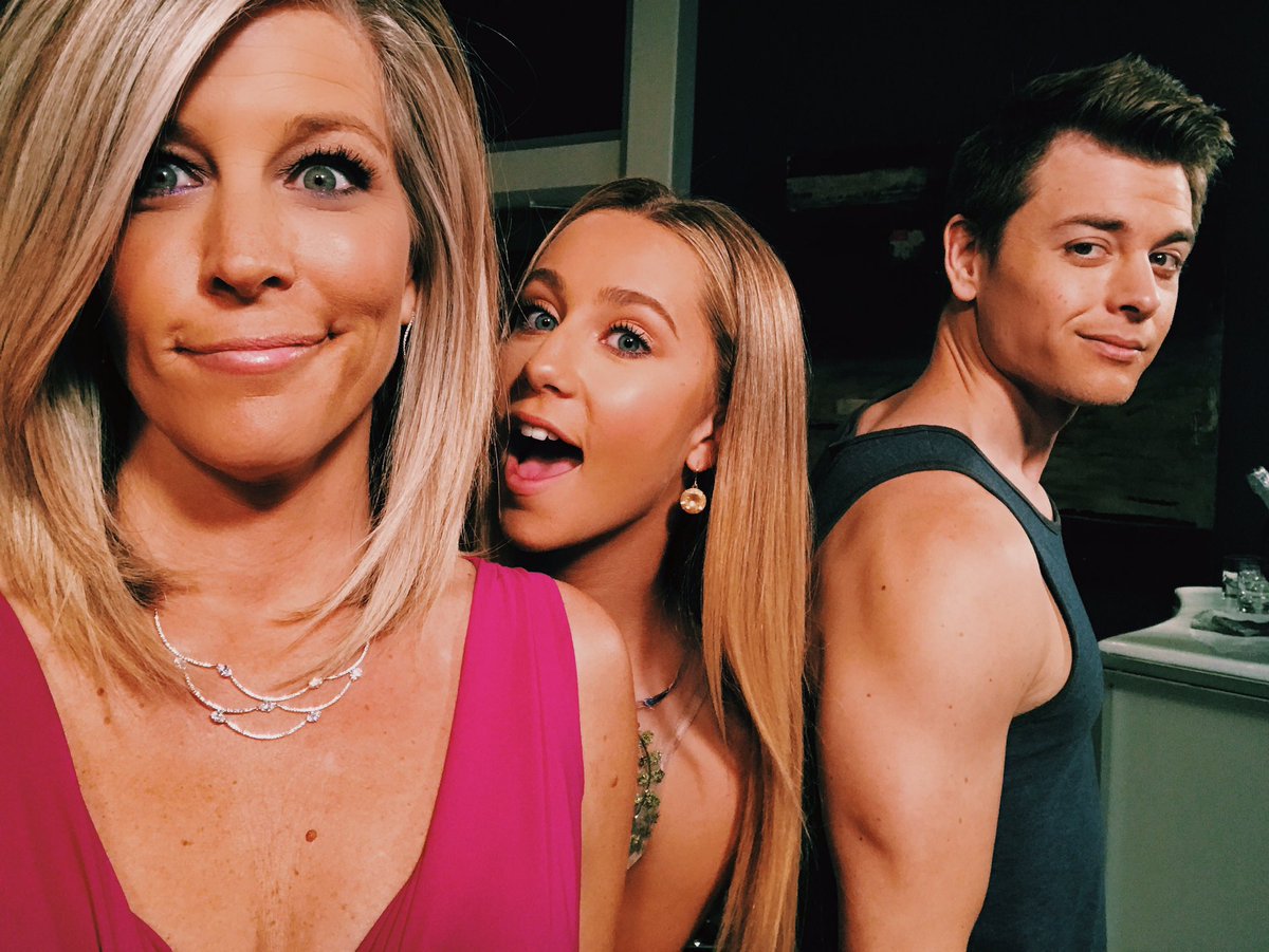Star10Kelly's tweet photo. I love the family chemistry you share off and on set.🤗😍@lldubs @duelly87 @RealEdenMccoy #TVFamily #CarlysKids #Carly #Michael #Josslyn #GH https://t.co/pwIbWFhvay