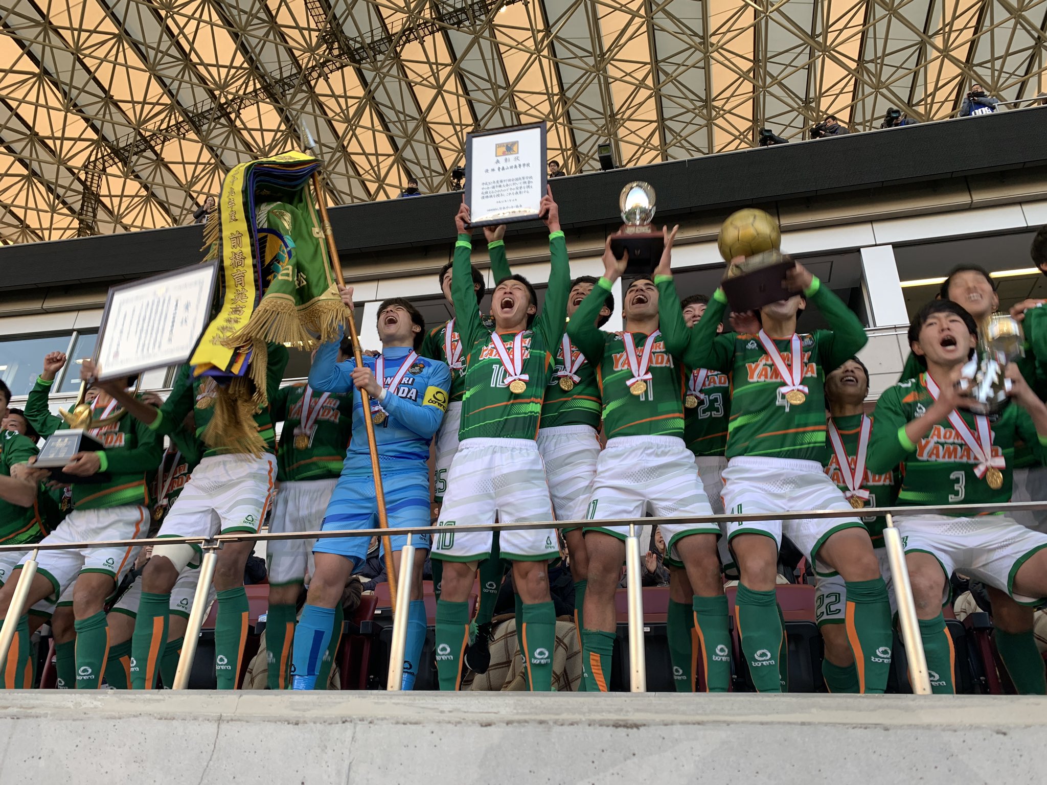 Rab青森放送 公式 全国高校サッカー選手権で見事なv2を果たした青森山田高校イレブンが この後18 15からの Rabニュースレーダー に生出演 大会をすぐ側から見つめ続けたrab菅原キャスターが選ぶ 名場面 にも注目 青森山田高校サッカー部 高校