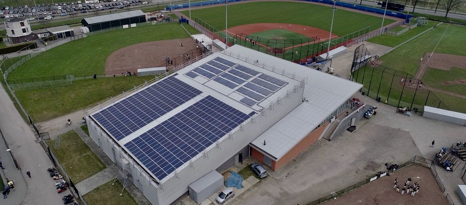 Voor sportaanbieders: De Amsterdamse honk- en softbalvereniging Pirates gaat voor duurzame energie en bespaart jaarlijks gemidddeld aan 27 huishoudens aan energie. Hoe? Lees het hier.  amsterdam.nl/wonen-leefomge… <a href="/PiratesHonkbal/">Amsterdam Pirates</a>