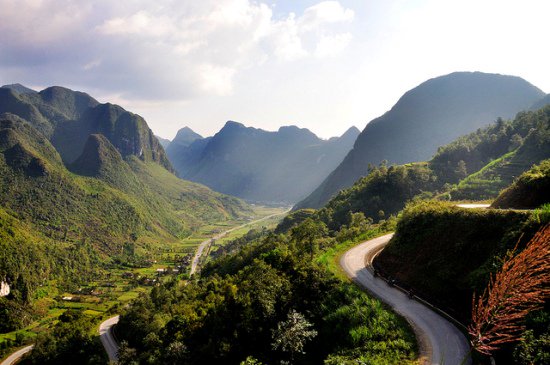 FarEastourHanoi's tweet image. You don't know how to travel the #HaGiangloopinVietnam, in this post we will share you a detailed itinerary for a #HaGiangtrip on bike. Here is our guide to Ha Giang, probably helpful for you! 
blog.fareastour.asia/trip-to-ha-gia…