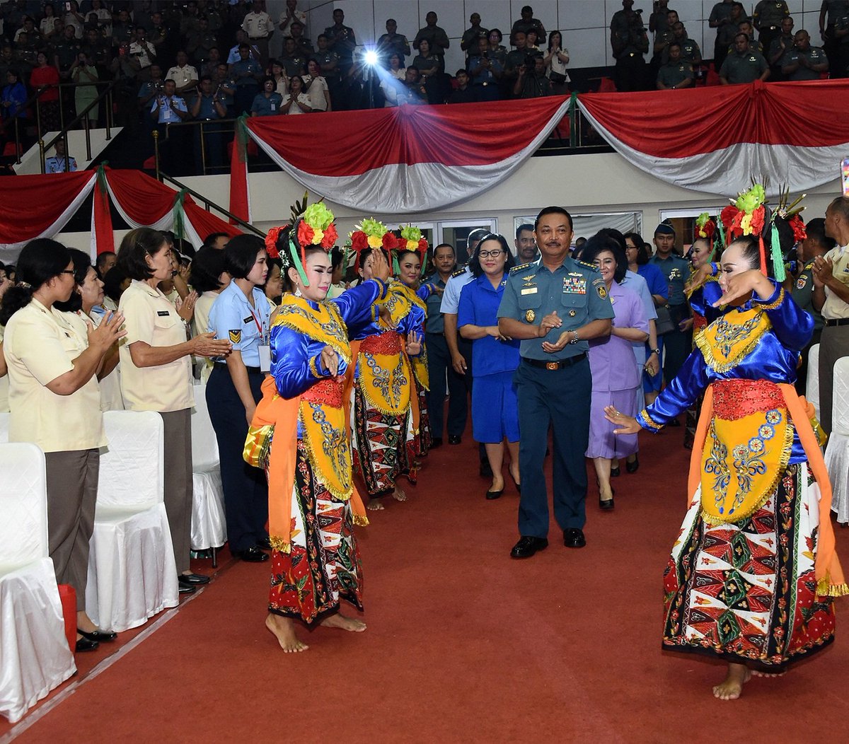 Puspen_TNI's tweet photo. Umat Kristiani Wilayah Garnisun Tetap I Jakarta Rayakan Natal Bersama....ππ #NatalBersama #UmatKristiani #Gartap https://t.co/krQyRPmxBg