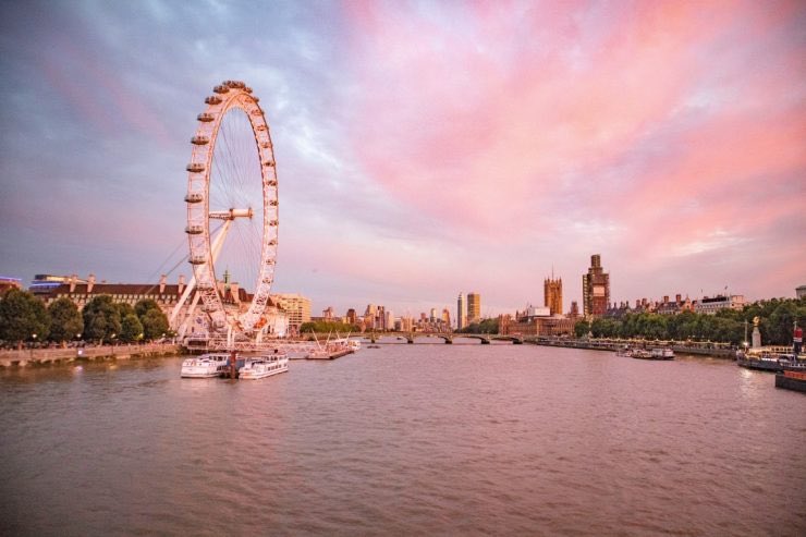 Only 2 days in London? Check out this detailed London itinerary that will guide you through the best things to do in London for first timers. everysteph.com/2-days-in-lond… And if you’re wondering where to stay, look no further than <a href="/PointAHotels/">Point A Hotels</a>! I loved our stay!