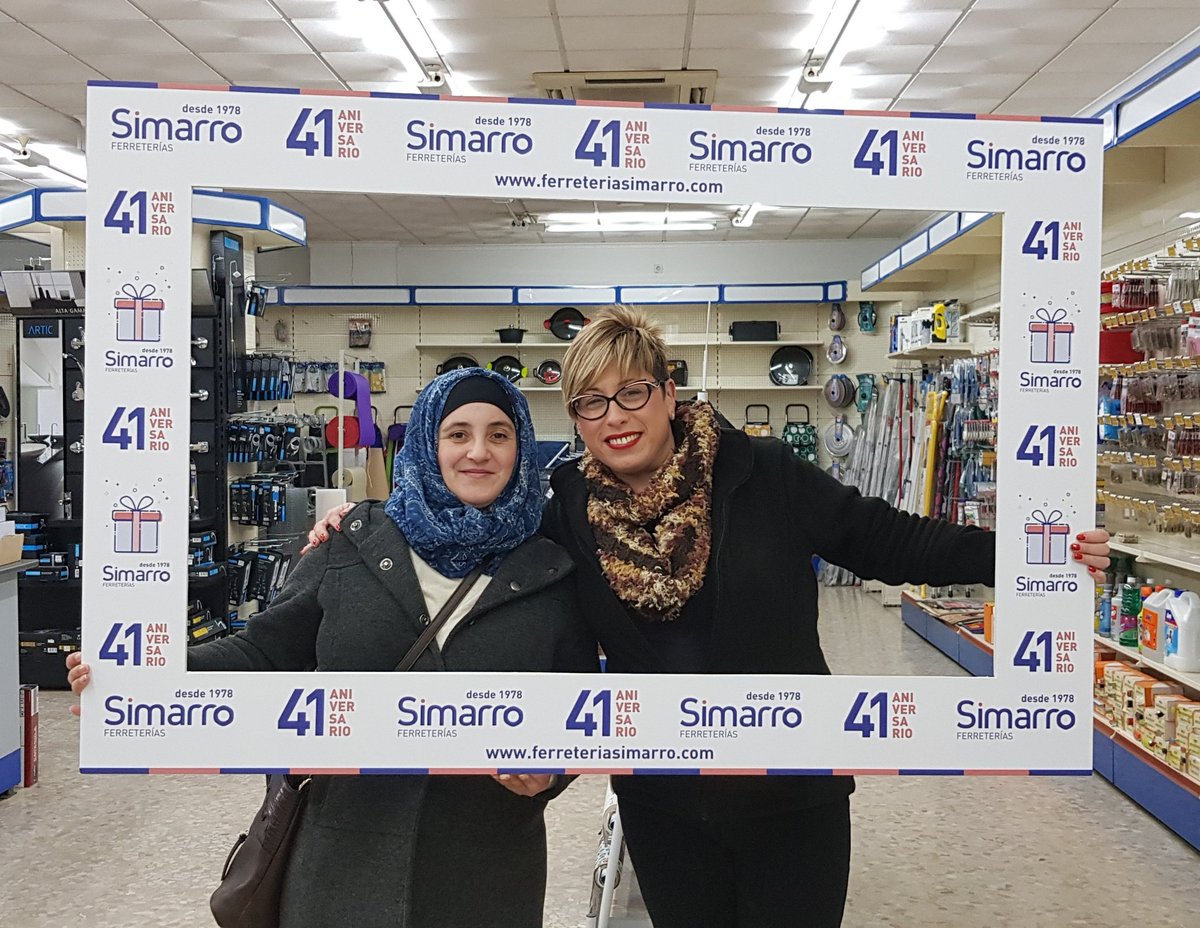 SimarroFerret_'s tweet photo. Gracias a todos por felicitarnos en nuestro 41 aniversario. Haceis que nos sintamos muy querid@s!!! 
Recuerda, hazte una foto con nosotros y te llevarás un #regalo!!! . 
#CumpleSimarro
https://t.co/xK0o2WKEy5 https://t.co/lcOBwkfiFT