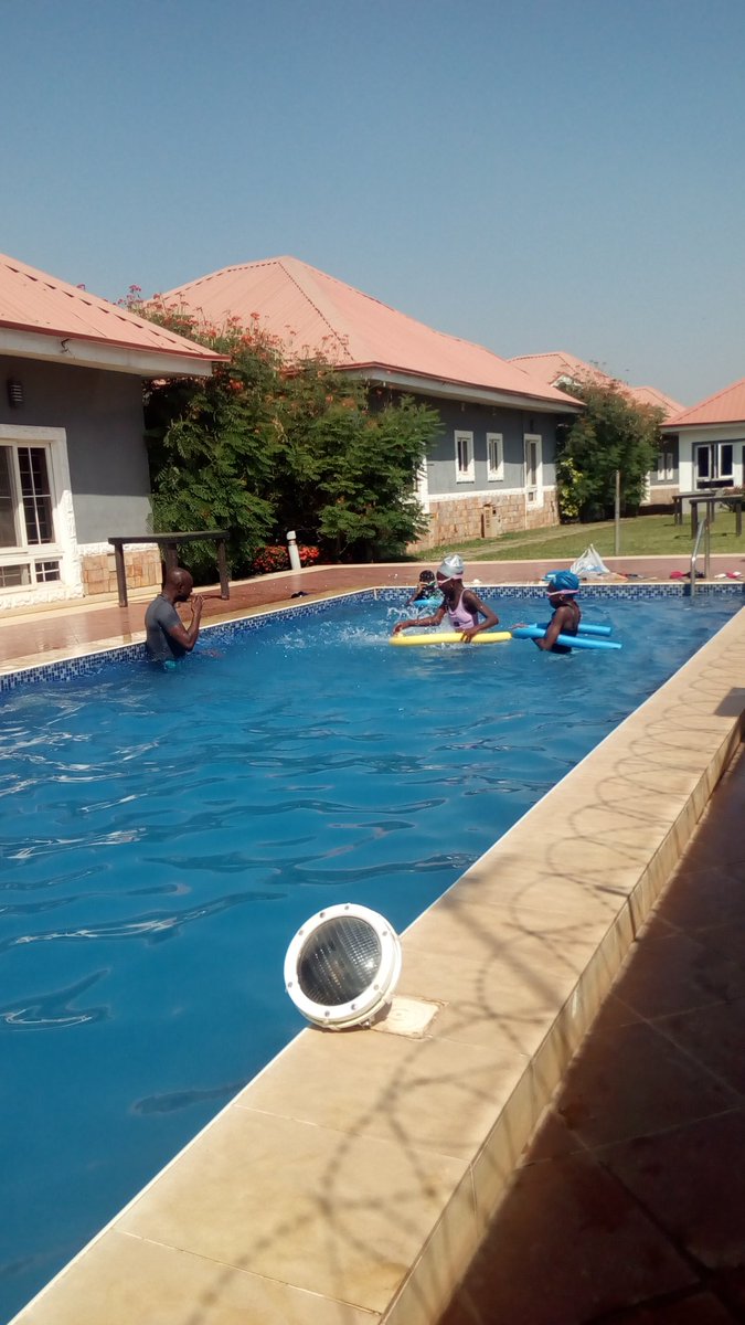 mindsemotions's tweet photo. One of the biggest benefits of swimming is that it truly works your entire body, from head to toe. 
#Didyouknow that an hour of swimming burns almost as many calories as running, without all the impact on your bones and joints? https://t.co/5xiS5gvK14