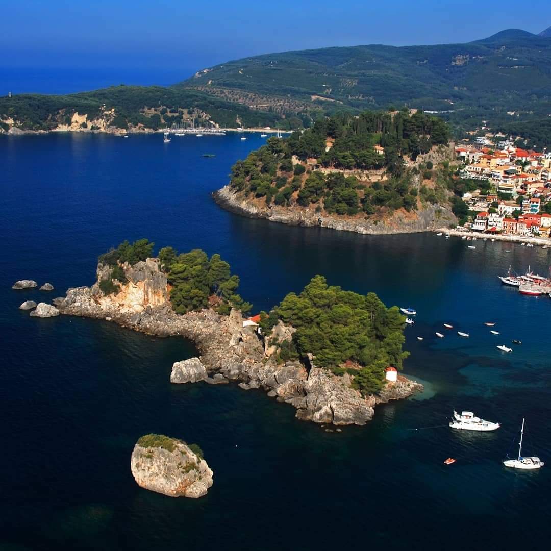 GreekPictures's tweet photo. #Parga is a renown maritime town of the Prefecture of #Preveza as well as a famous holiday destination. It is amphitheatrically built nestled in a picturesque bay, where the wooded small island of Panagia lays under the shadow of the towns’ Venetian castle. https://t.co/6hWpp9oMni