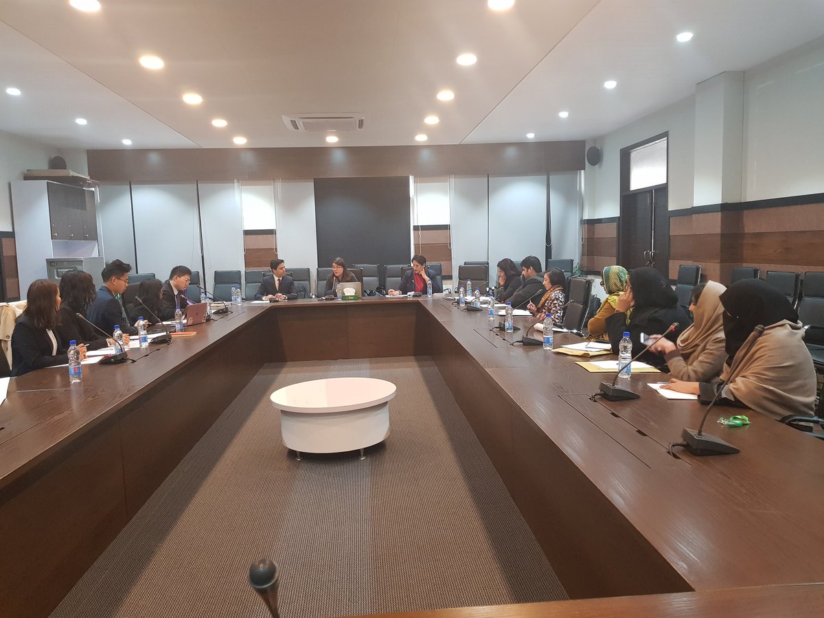 Rabs_AA's tweet photo. China Research Center at @ULahore hosted the Student Association of Belt and Road Initiative (SABRI), Tsinghua University for a great discussion on CPEC and it's geopolitical challenges with @Office_AQPk @Minesbastos @MsAishaK @syedalizia1992  @kishwarmunir78 https://t.co/COV7oTVg5Q