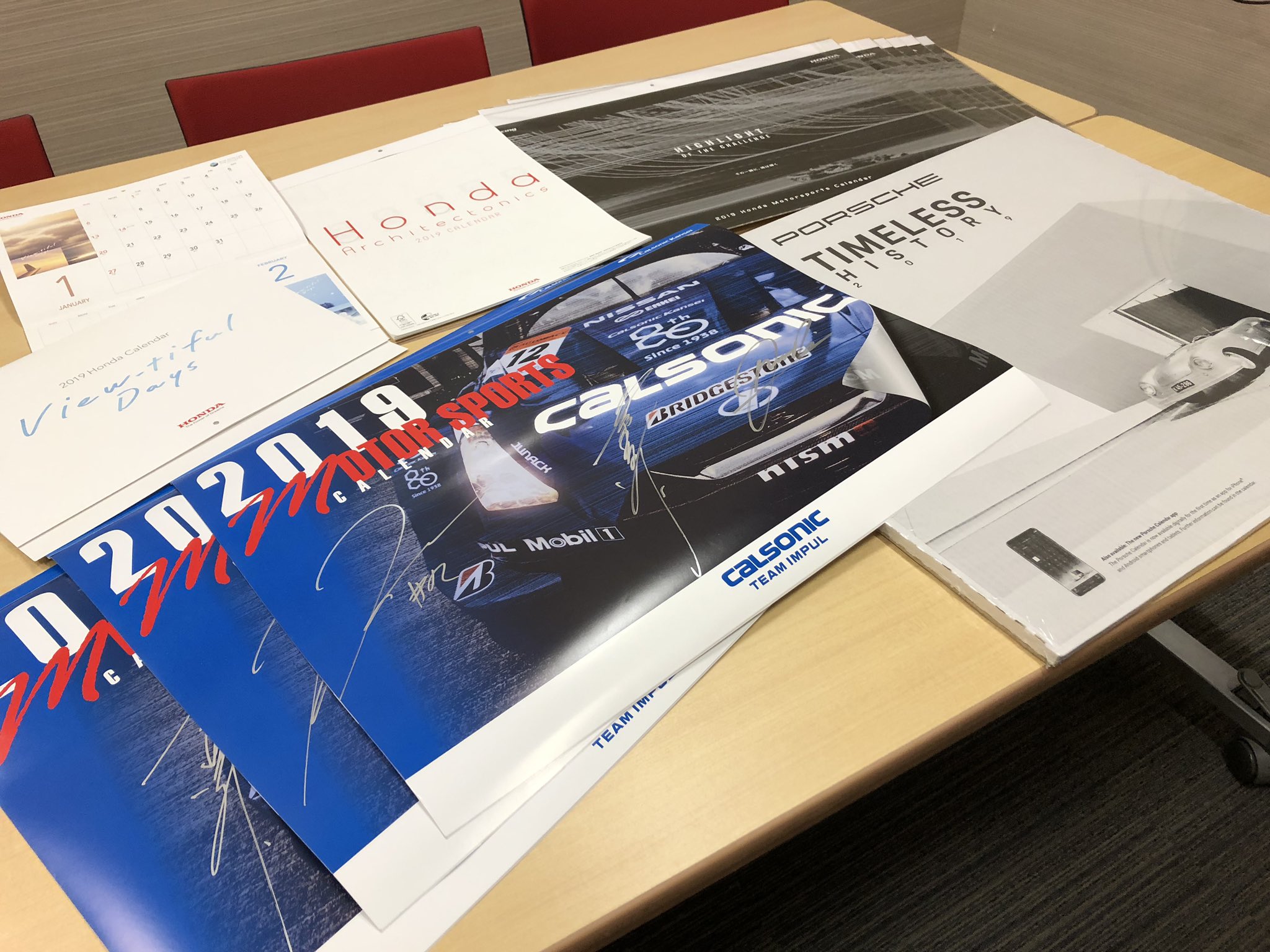 Autosport Web オートスポーツweb カレンダー大放出 壁掛け編 このツイートをrtした方の中から抽選で下記の壁掛けカレンダーをプレゼント 商品は選べません ご了承ください カルソニック サイン入りカレンダー ポルシェカレンダー ホンダ