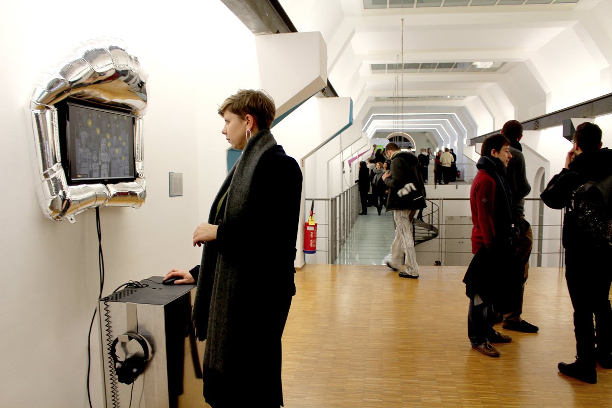 Ce soir <a href="/Liselp/">ISELP</a> 1ère conférence dans le cadre de l'exposition #gamesandpolitics #videogames #exibition Programme de conférences disponible ici iselp.be/fr/conferences